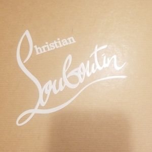 37.5 Christian Louboutin Suede black pump